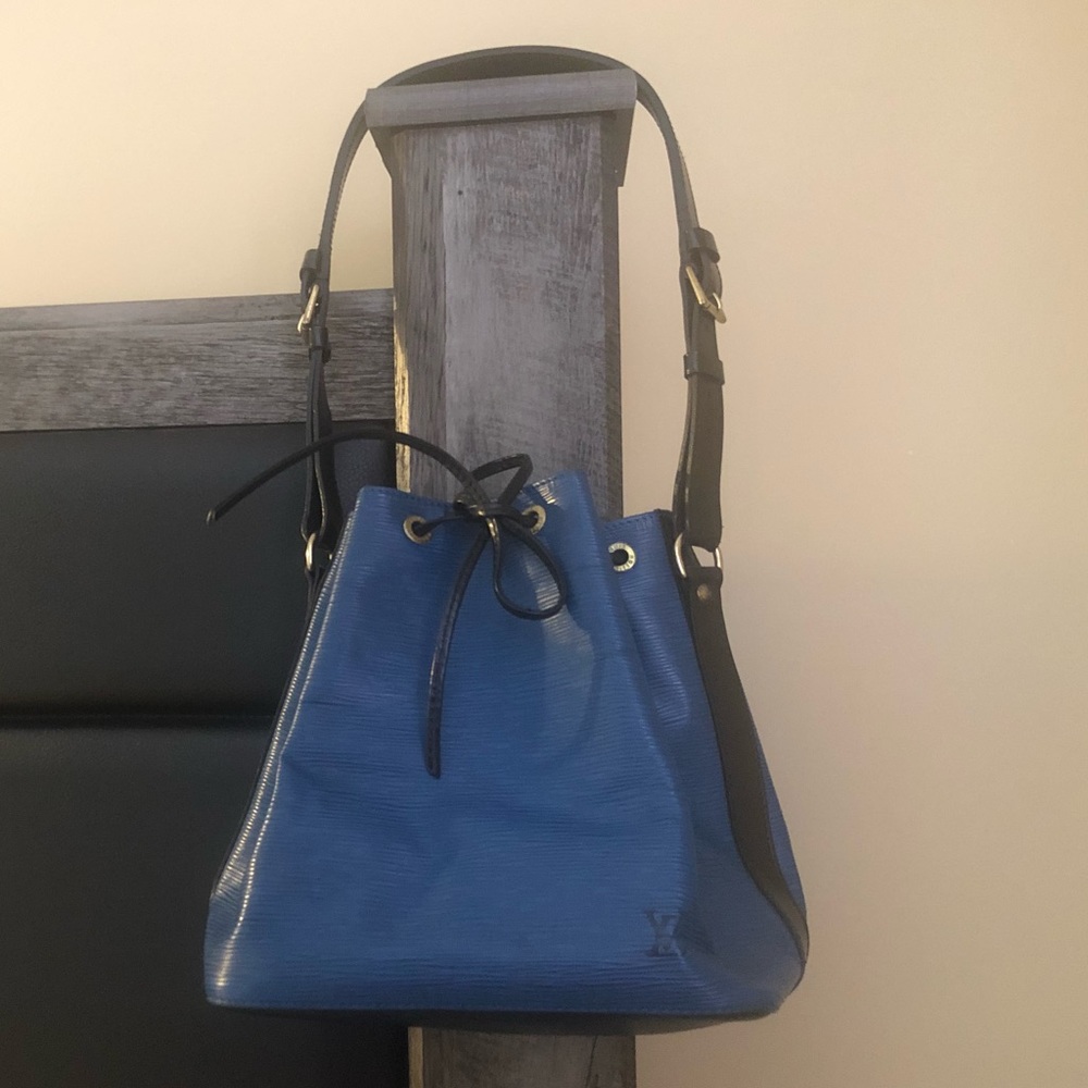 LV Epi Noe Petit Blue bucket
